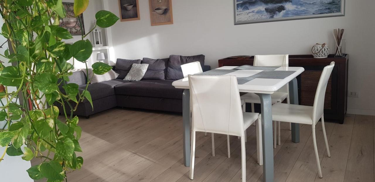 Sea View Apartment Lido di Ostia Bagian luar foto
