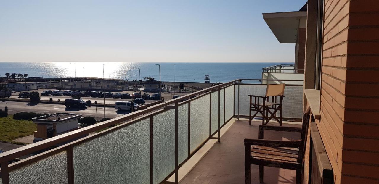 Sea View Apartment Lido di Ostia Bagian luar foto