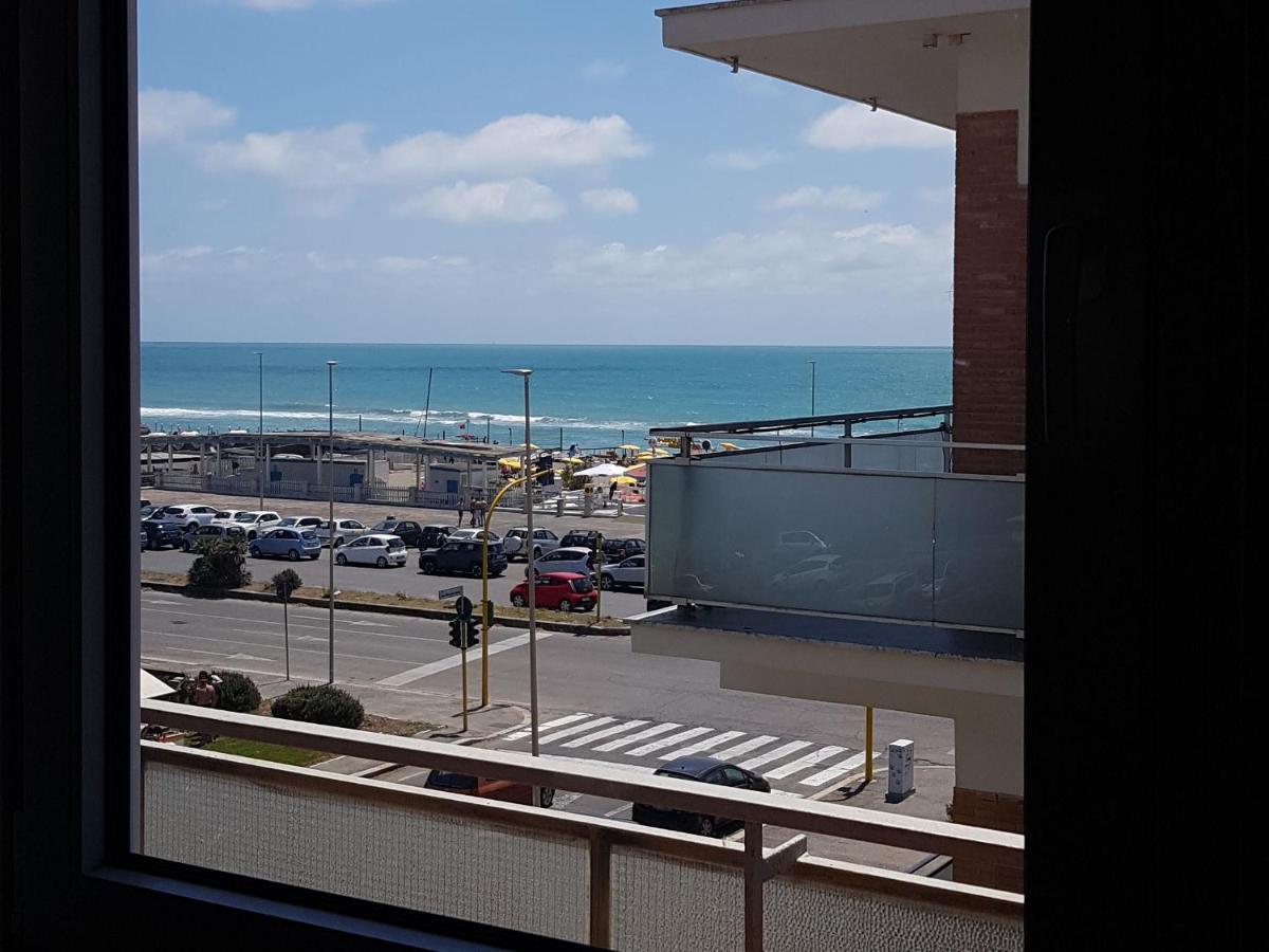 Sea View Apartment Lido di Ostia Bagian luar foto
