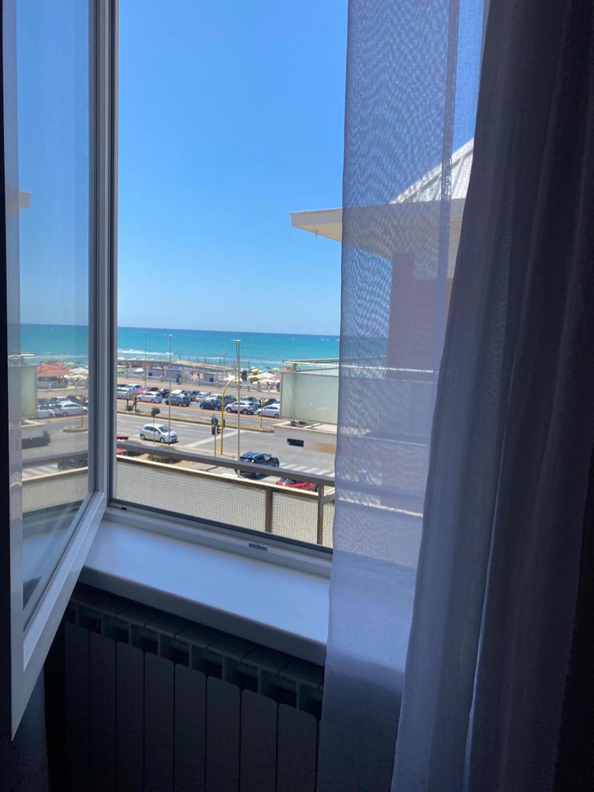 Sea View Apartment Lido di Ostia Bagian luar foto